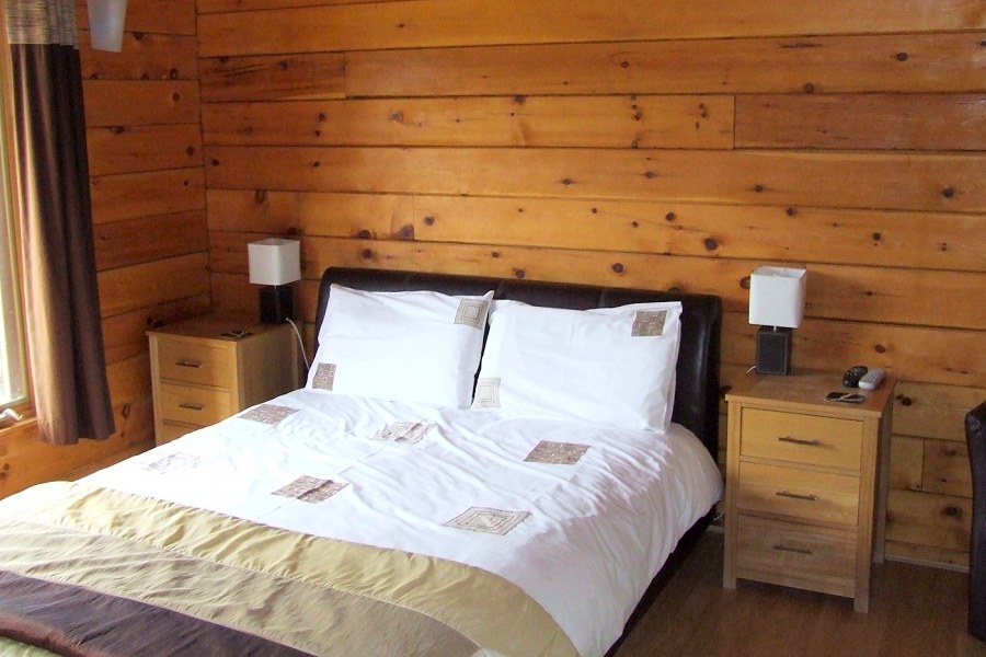 Kingfisher Lodge Double Bedroom