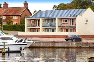 wroxham berwick swan broads norfolk holiday waterside