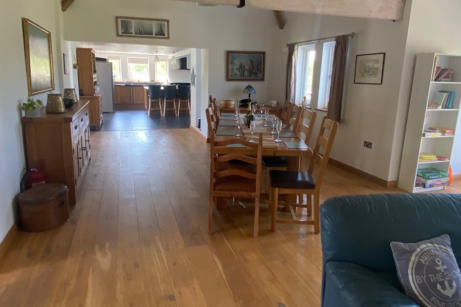 Broad View Dining Area