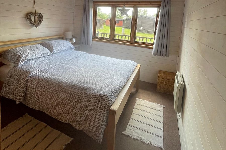 The Cosy Cabin Master Double Bedroom