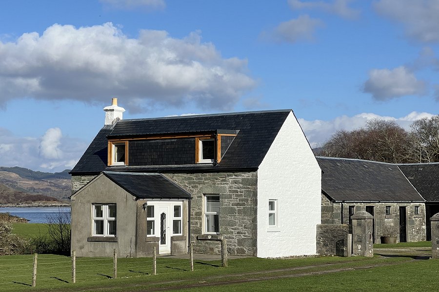 The Farmhouse With Private Garden