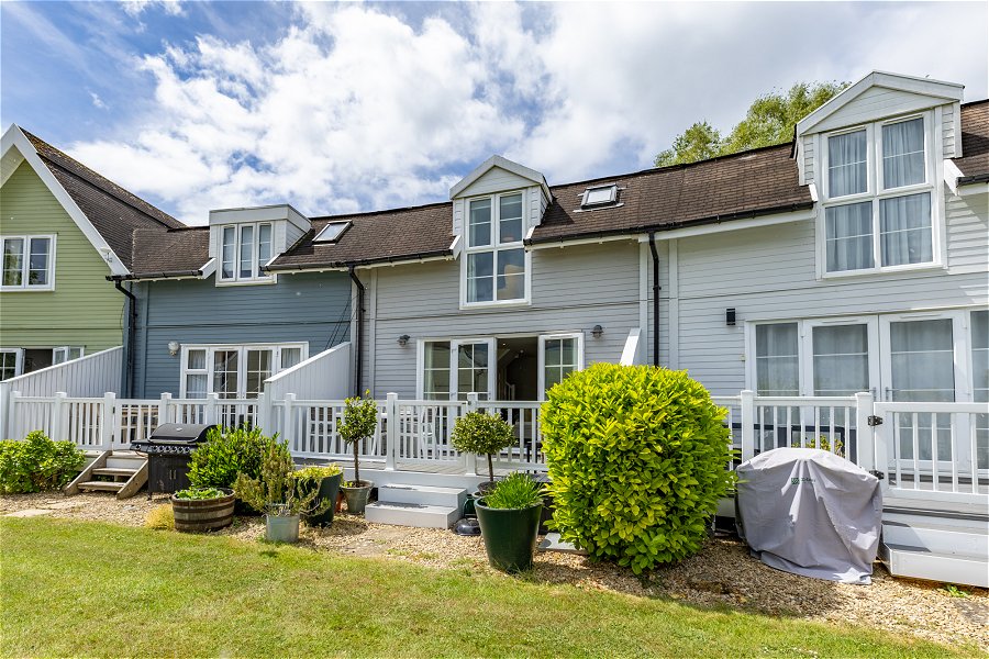 Elouera - Isis Lake holiday home in Cirencester