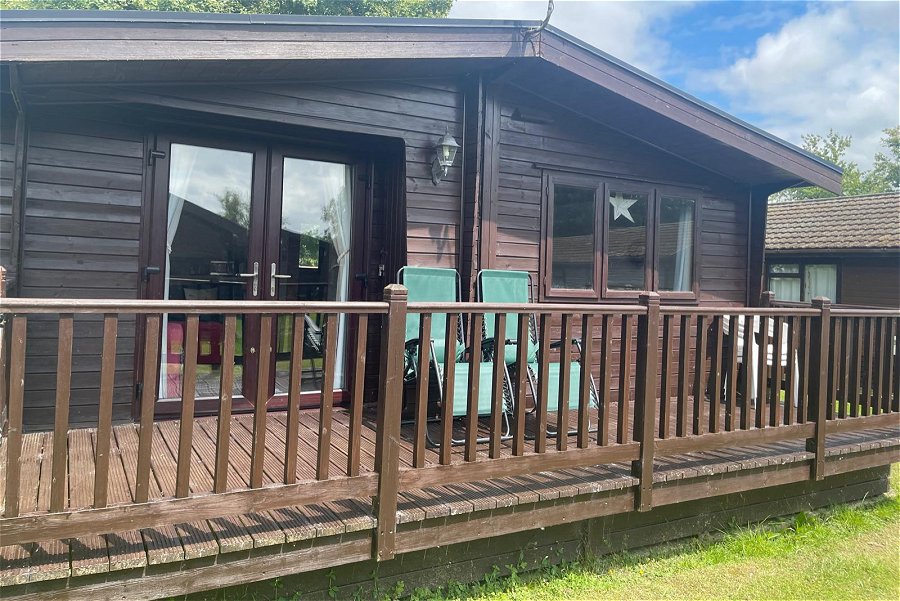 Heron View Lodge - holiday home in Cirencester