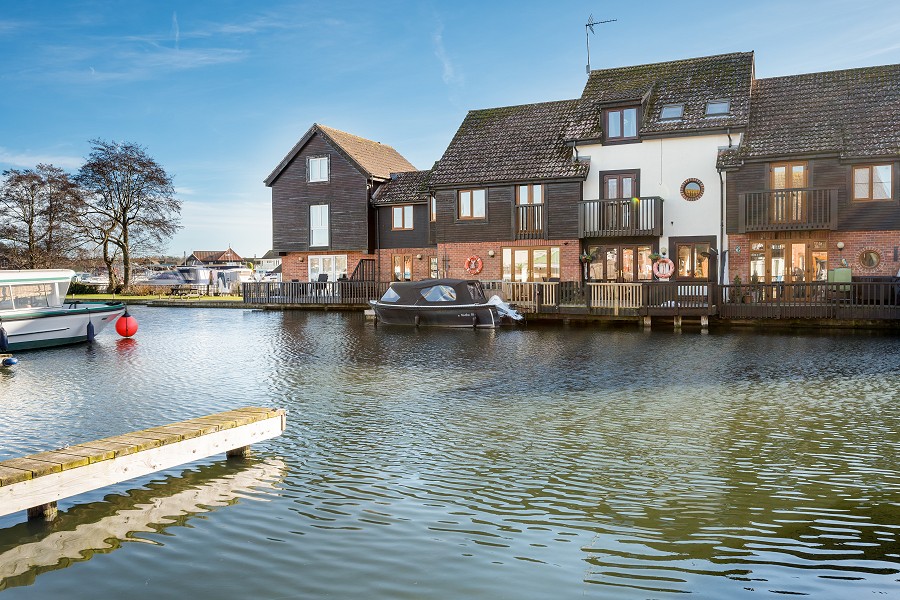 Peninsula Cottages - Holidays on the Norfolk Broads