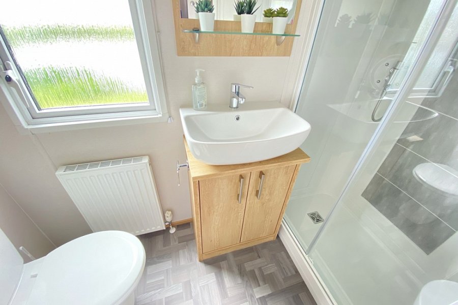 Meadow View Ensuite Bathroom