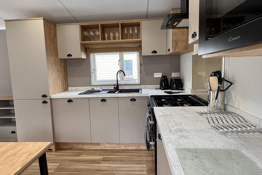 Lynher Retreat Kitchen Area