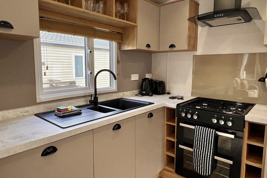 Lynher Retreat Kitchen Area