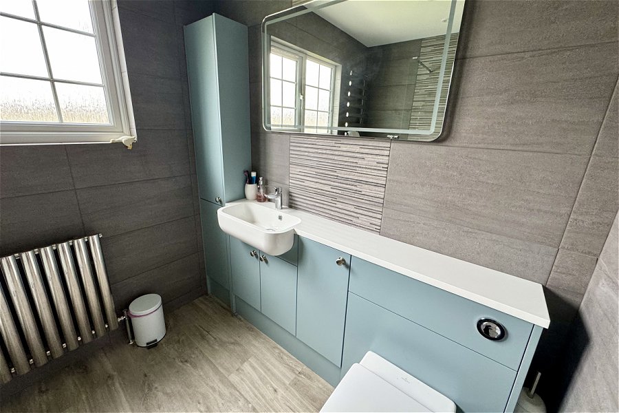 Somerford Lake House Family Bathroom