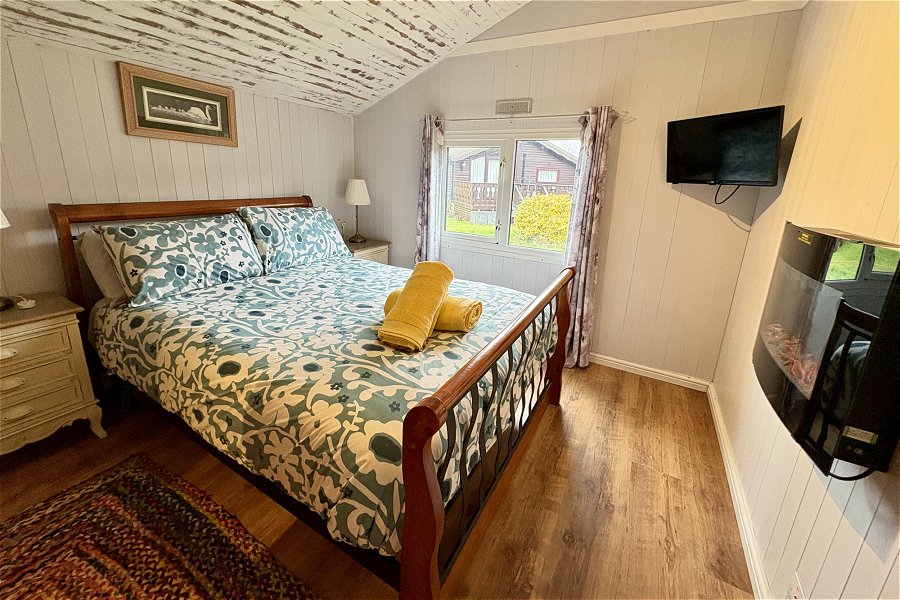 The Lodge on the Lake Double Bedroom