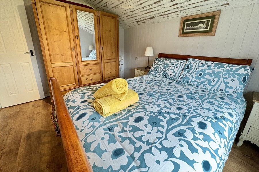 The Lodge on the Lake Double Bedroom