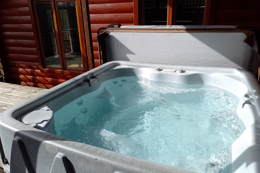 Kingfisher Lodge Hot Tub