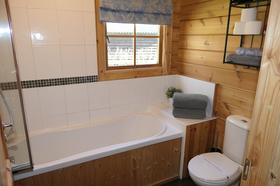 Willowbank Bullrush Master Ensuite Bathroom