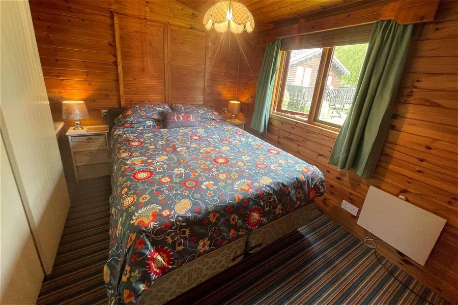 Wide Water Lodge Double Bedroom